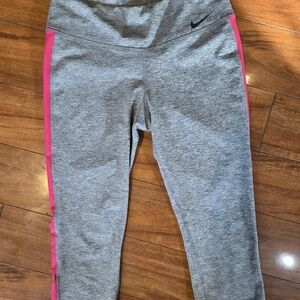 Womans Nike Capri Leggings - Size Medium